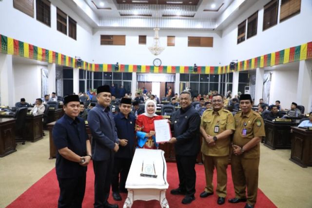 APBD Perubahan 2025 Rohul Disetujui, Bupati Anton: Ini Wujud Komitmen Kita dalam Mendukung Pembangunan